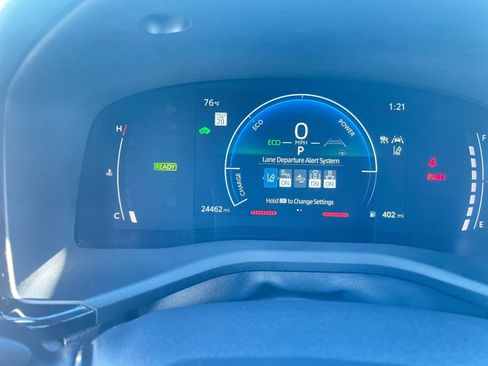 Used 2025 Toyota Camry LE image 40