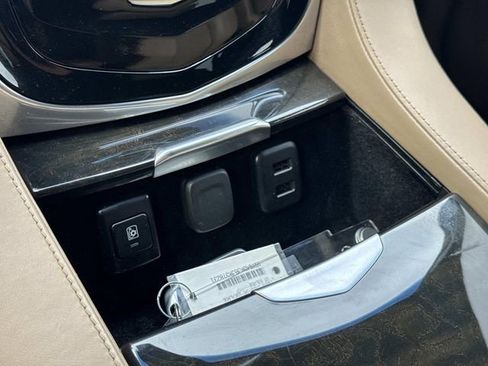 Used 2018 Cadillac Escalade Platinum image 29