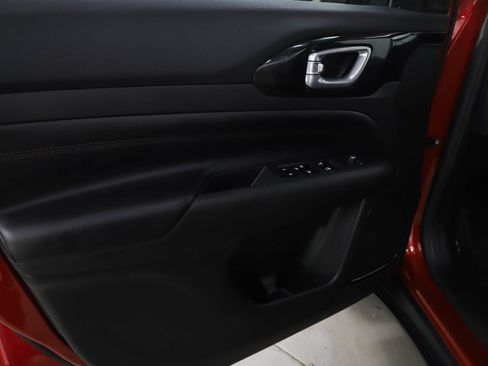 Used 2025 Jeep Compass Trailhawk image 23