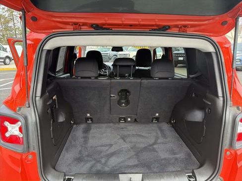 Used 2020 Jeep Renegade Latitude w/ Cold Weather Group image 30