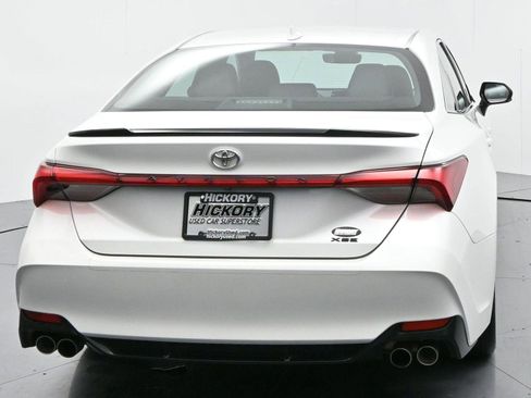 Used 2019 Toyota Avalon XSE image 6