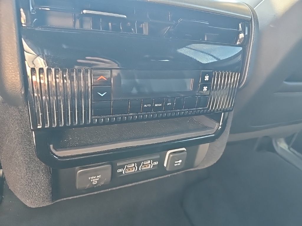 Used 2024 Jeep Wagoneer Series II AWD/4WD image 13