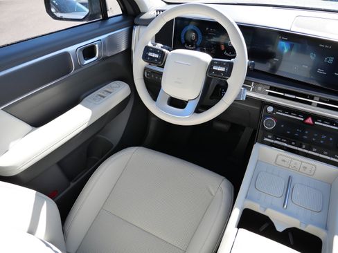 Certified 2025 Hyundai Santa Fe SEL image 9