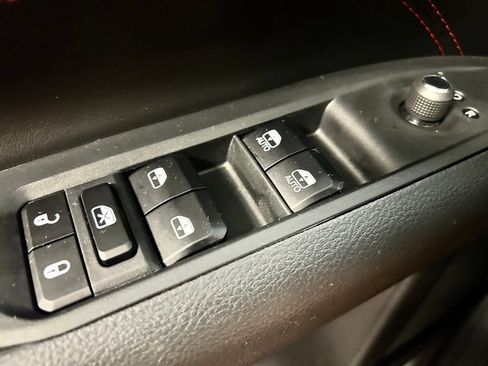 Used 2024 Jeep Compass Trailhawk AWD/4WD image 11