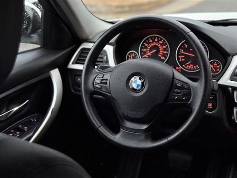 Used 2018 BMW 320i xDrive 320i xDrive image 29