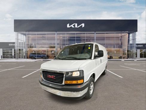 Used 2024 GMC Savana 2500 w/ Driver Convenience Package image 4