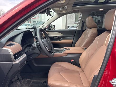 Used 2024 Toyota Grand Highlander Platinum image 9