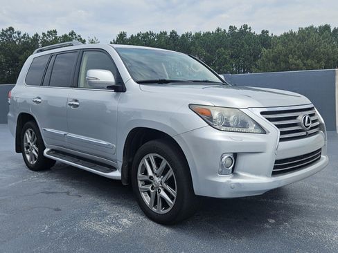 Used 2013 Lexus LX 570 4WD w/ Luxury Pkg image 7