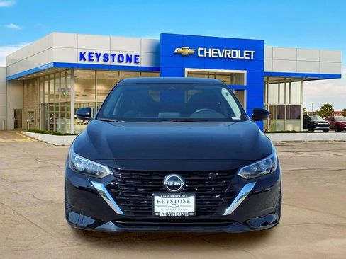 Used 2025 Nissan Sentra SV FWD image 2