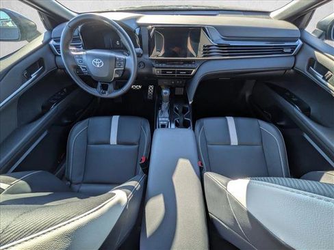 Used 2025 Toyota Camry SE image 19