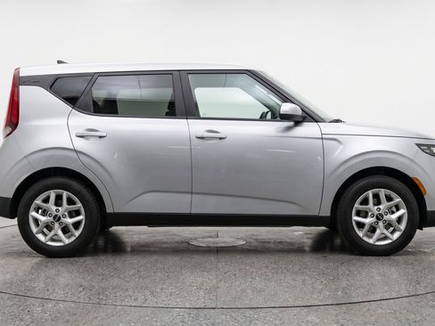 Used 2025 Kia Soul LX w/ LX Technology Package FWD image 11
