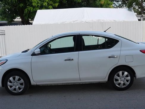 Used 2018 Nissan Versa SV FWD image 3