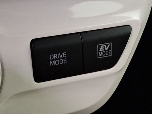 Used 2017 Toyota Prius Two image 27