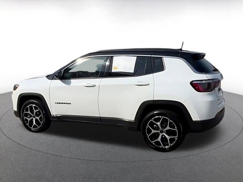 Used 2025 Jeep Compass Limited AWD/4WD image 10