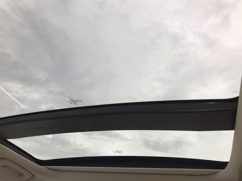 Used 2019 Lincoln Continental Select w/ Continental Climate Package image 22