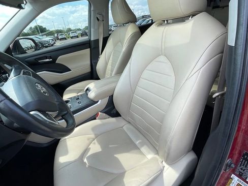 Used 2023 Toyota Highlander XLE FWD image 10