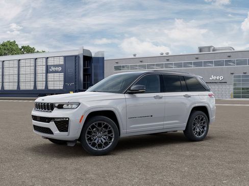 New 2026 Jeep Grand Cherokee Summit image 2