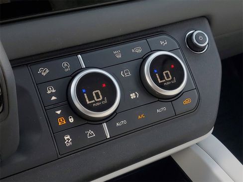 New 2025 Land Rover Defender 110 S image 25