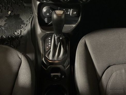 Used 2016 Jeep Renegade Latitude image 27