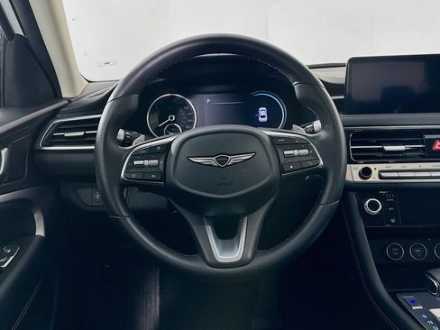 Used 2025 Genesis G70 2.5T image 18