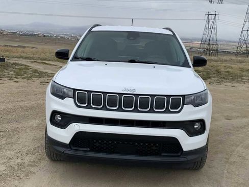 Used 2022 Jeep Compass Latitude image 3