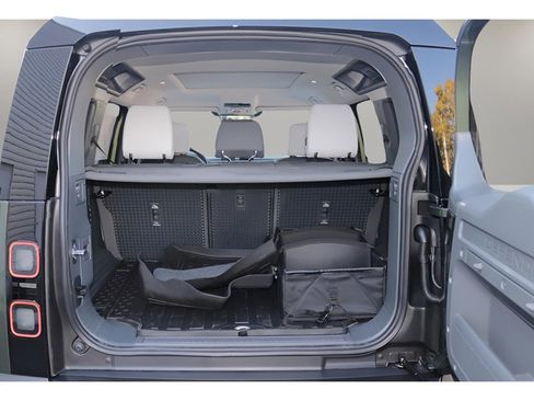 New 2026 Land Rover Defender 110 X-Dynamic SE image 16