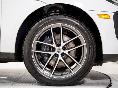 Certified 2026 Porsche Macan AWD/4WD image 30