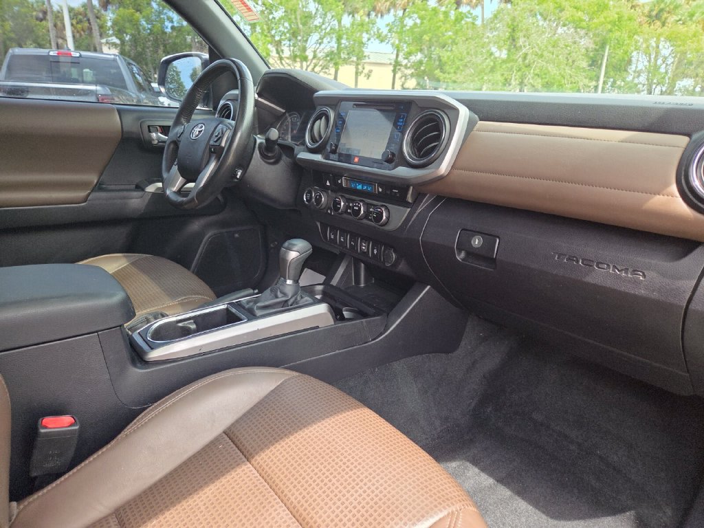 Used 2016 Toyota Tacoma Limited w/ Towing Package AWD/4WD image 14