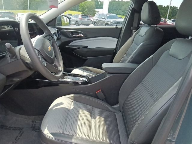 Used 2025 Chevrolet Trax LT FWD image 15