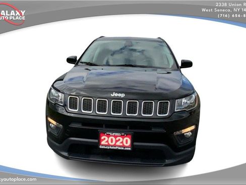Used 2020 Jeep Compass Latitude w/ Cold Weather Group AWD/4WD image 2