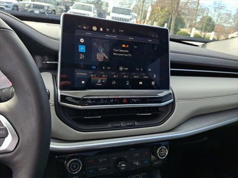 Certified 2024 Jeep Compass Limited w/ Sun and Sound Group image 28