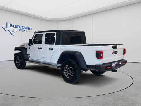 Used 2025 Jeep Gladiator Mojave w/ Convenience Group AWD/4WD image 7