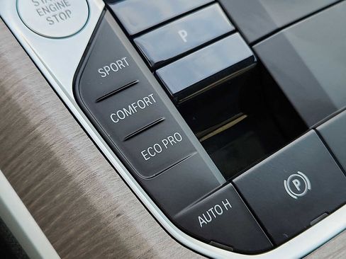 Used 2025 BMW 330i xDrive Sedan w/ Convenience Package image 24