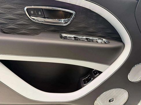 New 2026 Bentley Bentayga Speed AWD/4WD image 17