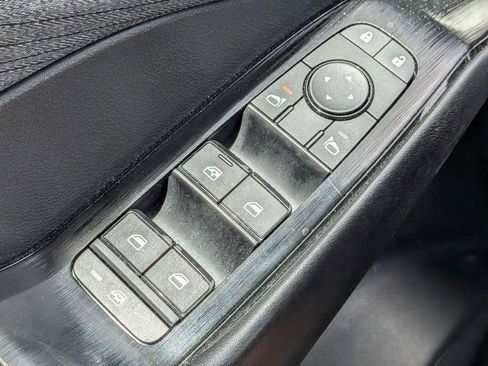 Used 2023 Nissan Rogue S image 22