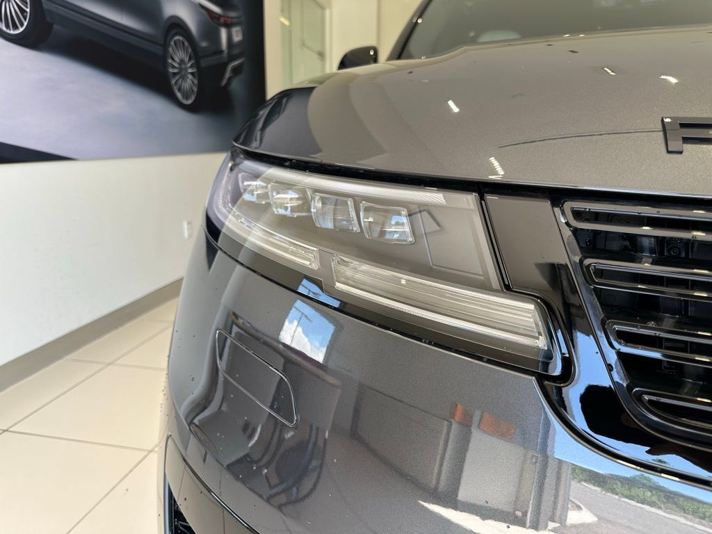 New 2025 Land Rover Range Rover Sport Dynamic SE AWD/4WD image 9