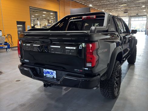 Used 2025 Chevrolet Colorado ZR2 w/ Midnight Edition AWD/4WD image 5