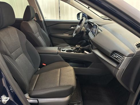 Certified 2025 Nissan Rogue SV image 13