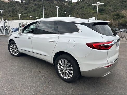 Used 2019 Buick Enclave Premium image 3