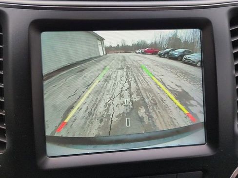 Used 2021 Jeep Cherokee Latitude Lux w/ Comfort/Convenience Group image 16