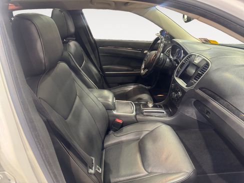 Used 2019 Chrysler 300 Limited w/ Light Group AWD/4WD image 19