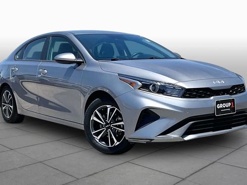Used 2024 Kia Forte LXS FWD image 3
