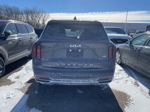 Used 2022 Kia Sorento EX w/ Panoramic Sunroof Package image 3