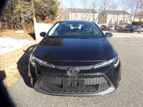 Used 2021 Toyota Corolla LE image 9