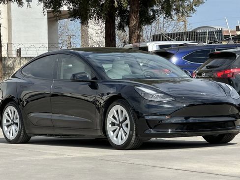 Used 2021 Tesla Model 3 Standard Range Plus image 10