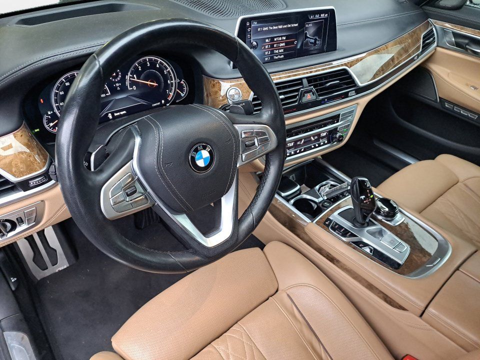Used 2016 BMW 750i RWD image 10