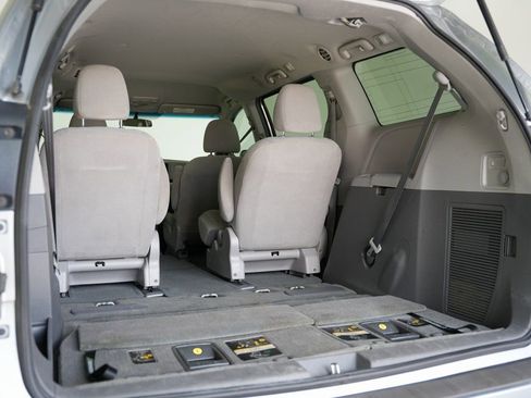 Used 2015 Toyota Sienna L image 33