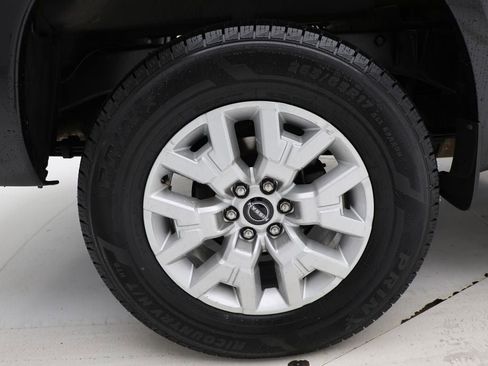 Used 2023 Nissan Frontier SV image 12