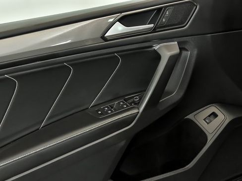 Certified 2022 Volkswagen Tiguan SE w/ Panoramic Sunroof Package image 12