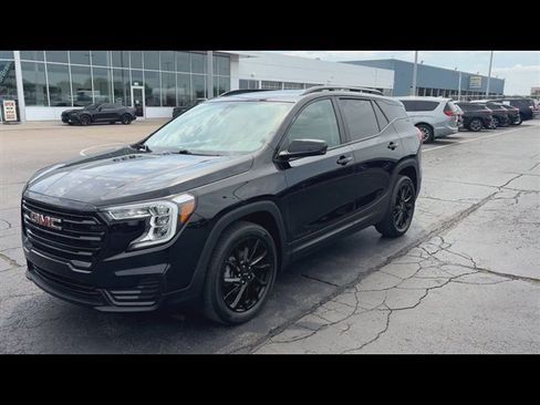 Certified 2023 GMC Terrain SLE w/ Driver Convenience Package FWD image 4